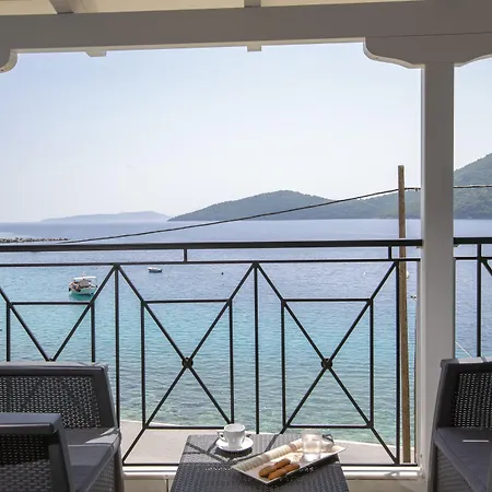 Captain Nick 2* Mikros Gialos