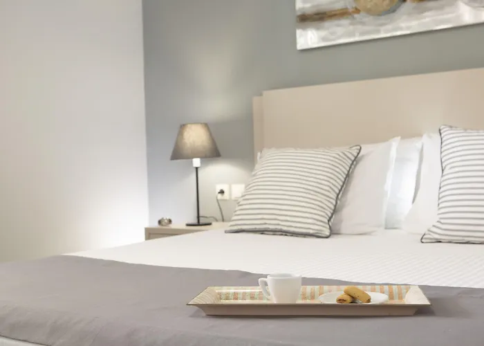 Captain Nick 2* Mikros Gialos